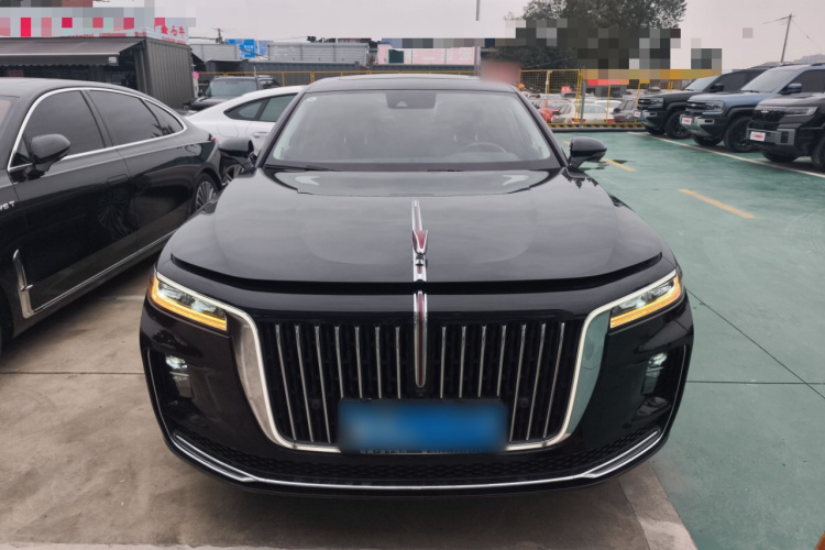红旗H9 2022款 2.0T 智联旗享版车身外观2
