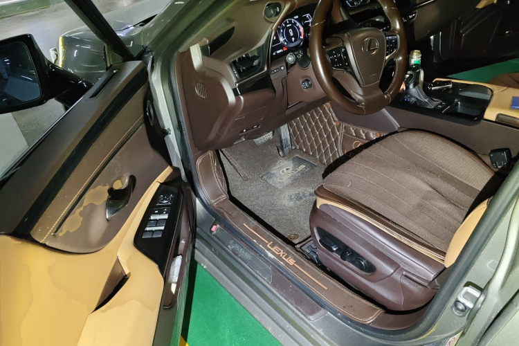 雷克萨斯ES 2018款 200 卓越版 国V中控内饰20