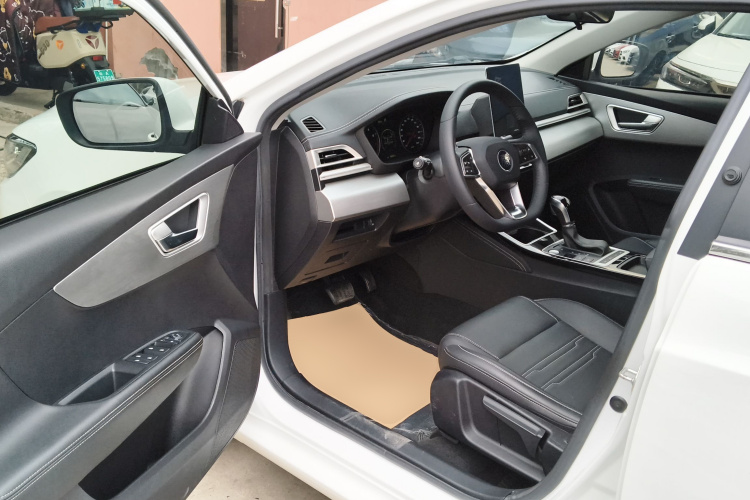 比亚迪 秦 2019款 1.5L 自动尊贵型中控内饰20