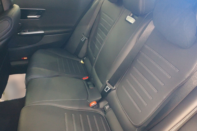 奔驰C级 2023款 改款 C 260 L 运动版中控内饰7004