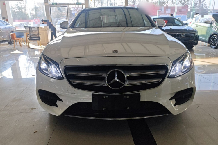 奔驰E级 2016款 E 200 L 运动型车身外观2