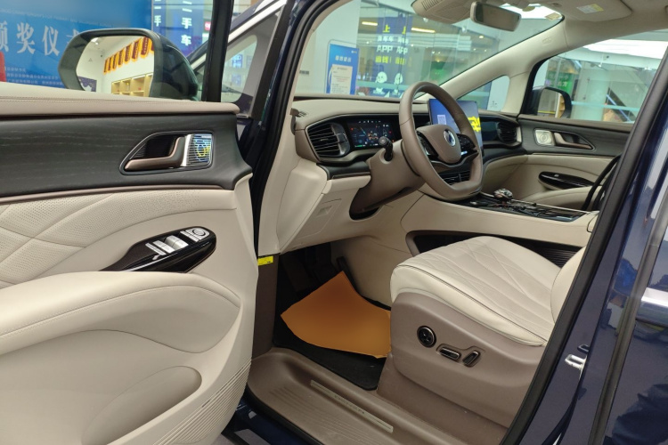 腾势D9 2022款 DM-i 970 四驱旗舰型中控内饰20
