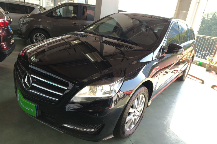 奔驰R级 2017款 R 320 4MATIC 商务型臻藏版车身外观1