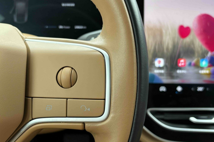 飞凡汽车 飞凡R7 2023款 后驱屏霸版中控内饰7006