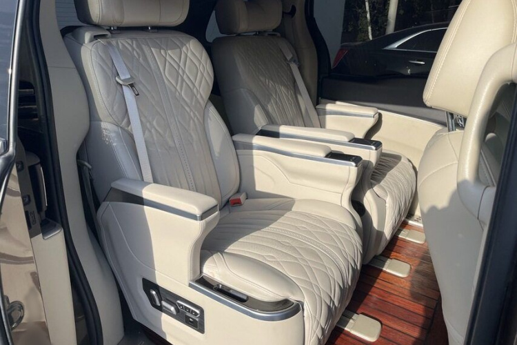 别克GL8 2017款 25S 豪华型 国V中控内饰7007