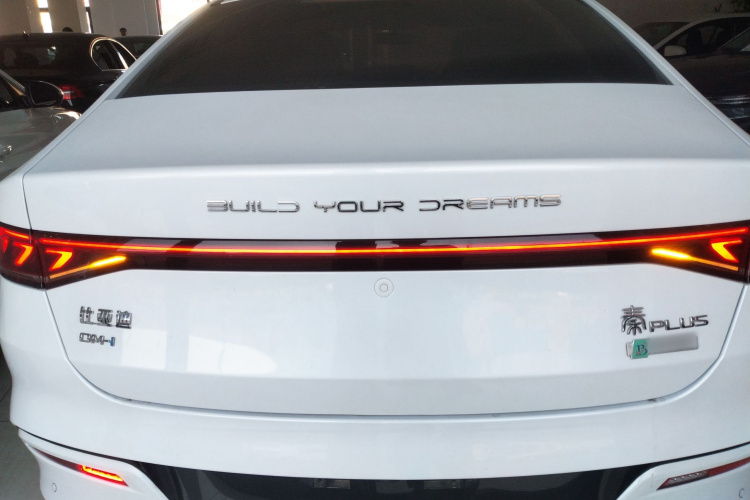 比亚迪 秦PLUS 2024款 荣耀版 DM-i 55KM领先型车身外观6004