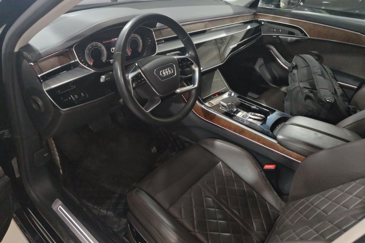 奥迪A8 2021款 A8L 55 TFSI quattro 豪华型中控内饰12
