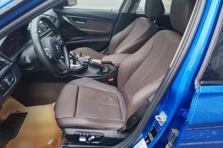 宝马3系 2019款 320Li M豪华套装中控内饰19