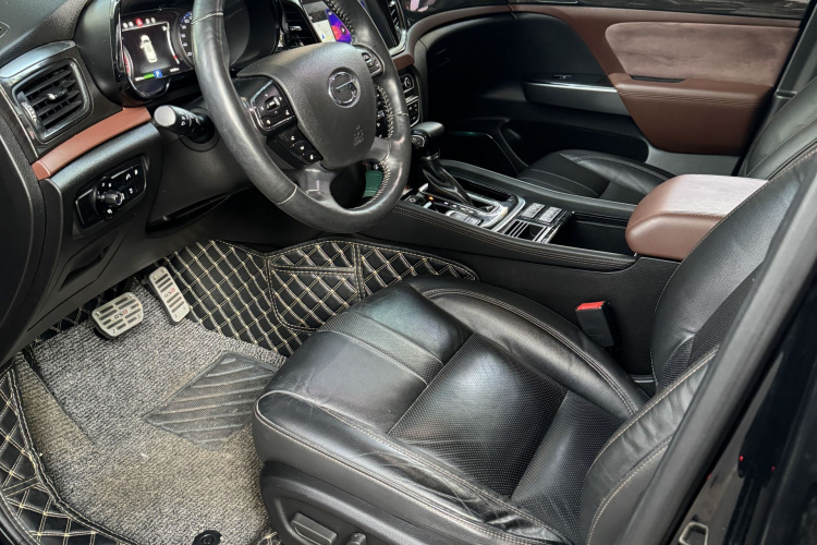 广汽传祺 传祺GS8 2017款 320T 两驱豪华智联版（七座）中控内饰7003