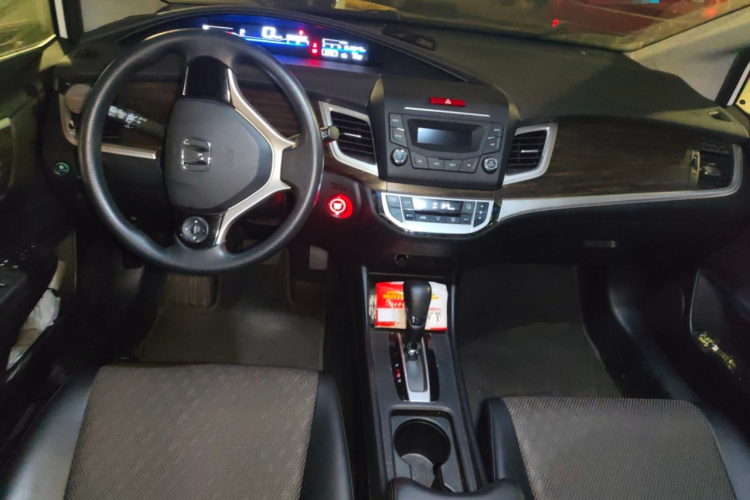 本田 杰德 2017款 1.8L 自动舒适版 5座中控内饰12