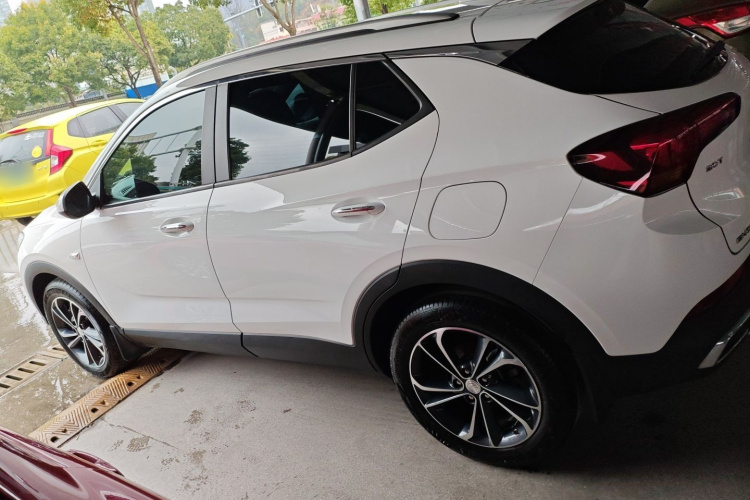 别克 昂科拉GX 2020款 20T CVT两驱豪华型车身外观4