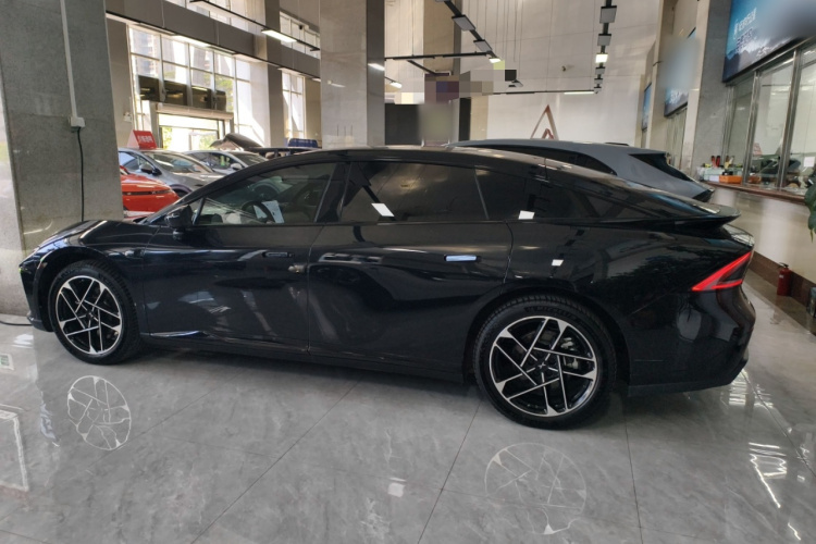 小鹏P7+ 2024款 超长续航 Max车身外观4