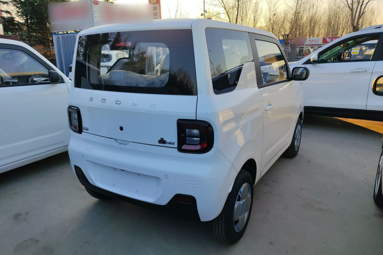 吉利银河 2024款 熊猫mini 200km 耐力熊车身外观7