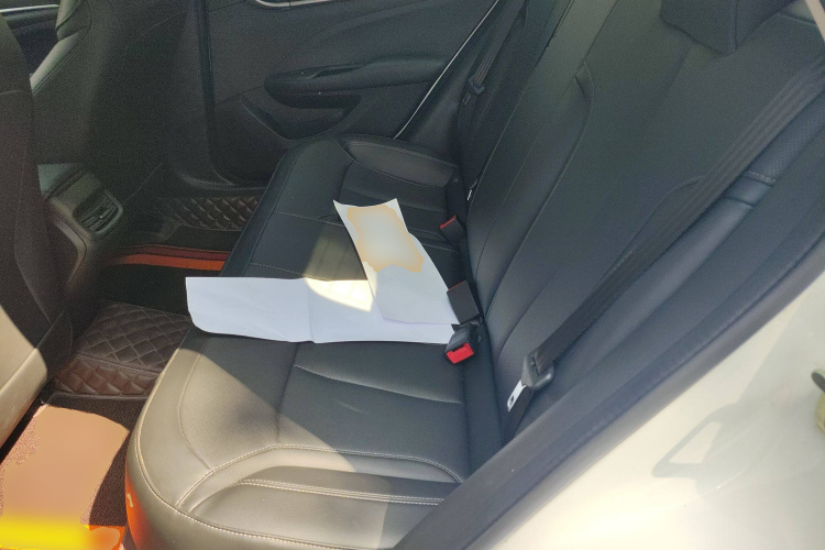 别克 英朗 2021款 改款 典范 1.5L 自动精英型中控内饰7004