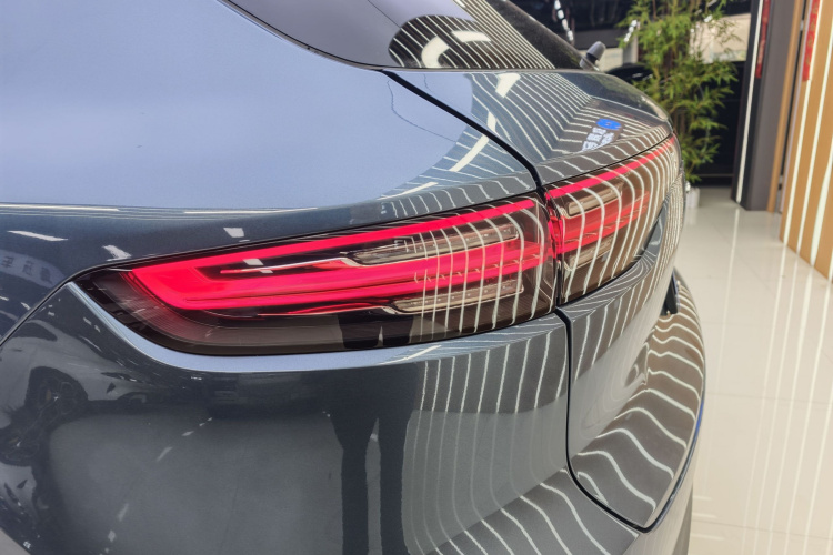 保时捷 2018款 Cayenne 3.0T车身外观6005