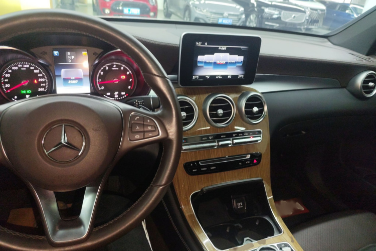 奔驰GLC轿跑 2019款 改款 GLC 260 4MATIC 轿跑SUV中控内饰7002