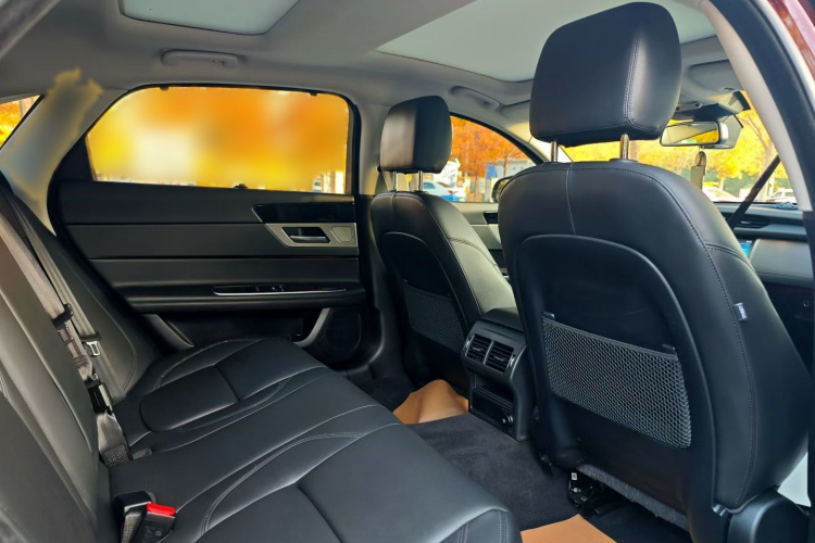 捷豹XFL 2020款 XFL 2.0T P200 两驱精英版中控内饰7003