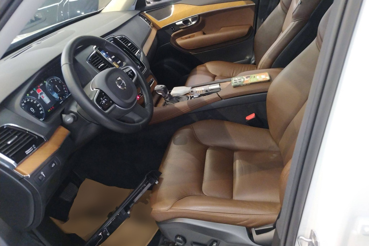 沃尔沃XC90 2020款 改款 T6 智逸豪华版 7座中控内饰19