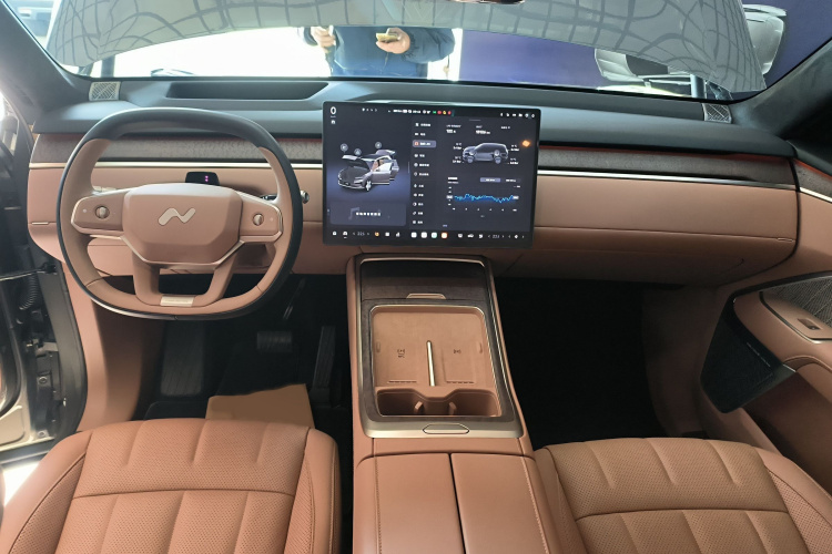 乐道L90 2025款 Max 六座版中控内饰7002