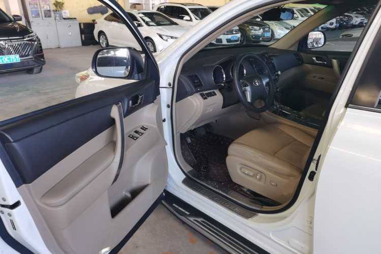 丰田 汉兰达 2012款 2.7L 两驱5座运动版中控内饰20