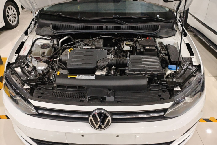 大众 Polo 2023款 改款 Plus 1.5L 自动全景乐享版机舱底盘24