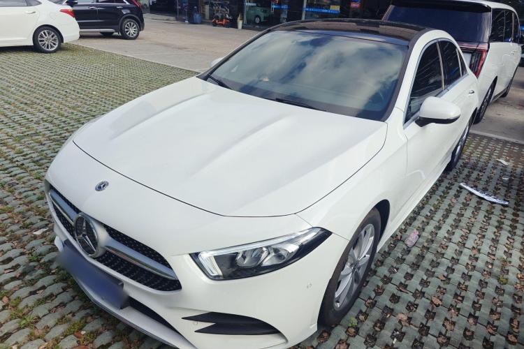 奔驰A级 2019款 A 200 L 运动轿车车身外观1