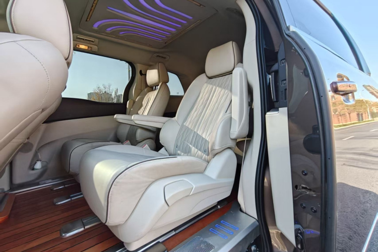 别克GL8 2022款 陆上公务舱 652T 豪华型中控内饰7004