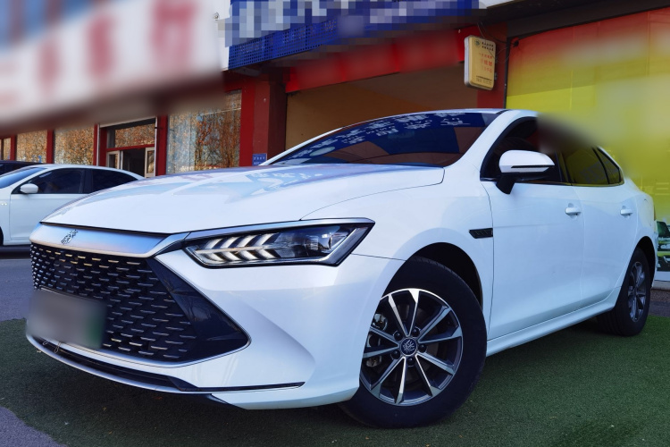 比亚迪 秦PLUS 2024款 荣耀版 DM-i 55KM领先型车身外观6004