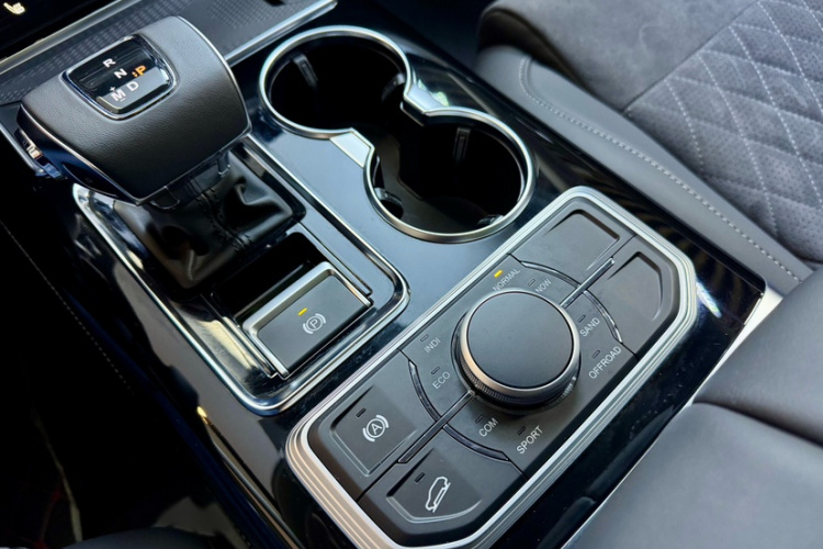 红旗HS7 2022款 3.0T 自动四驱智联旗享版 五座局部细节18