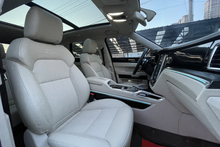 众泰T700 2017款 1.8T 双离合尊享型中控内饰7004