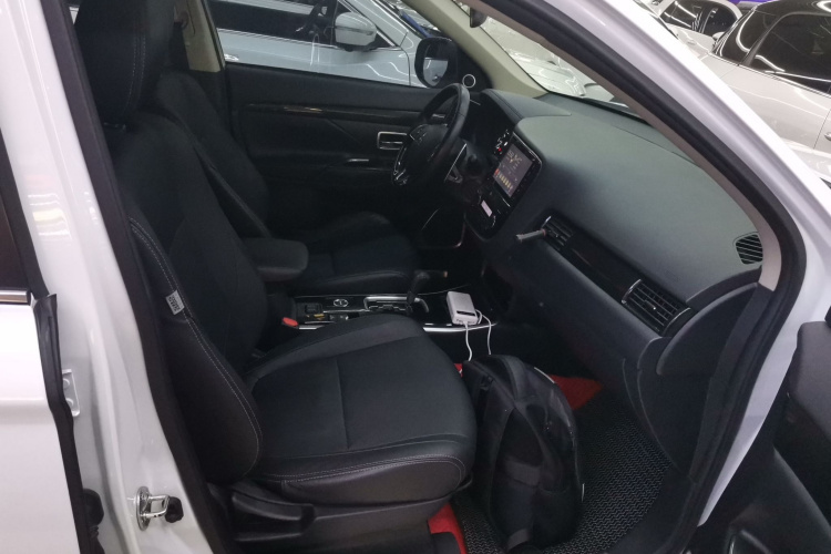 三菱 欧蓝德 2018款 2.4L 四驱豪华版 7座局部细节41