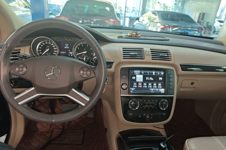 奔驰R级 2015款 R 320 4MATIC 豪华型中控内饰7002