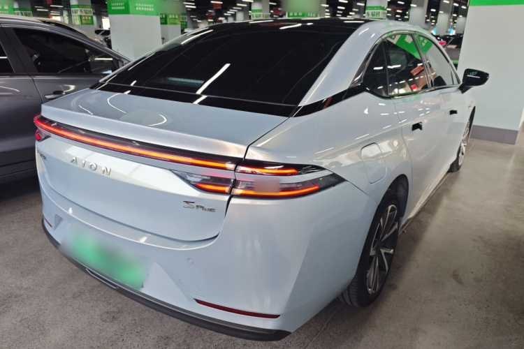 埃安 AION S Plus 2022款 80 科技版车身外观7