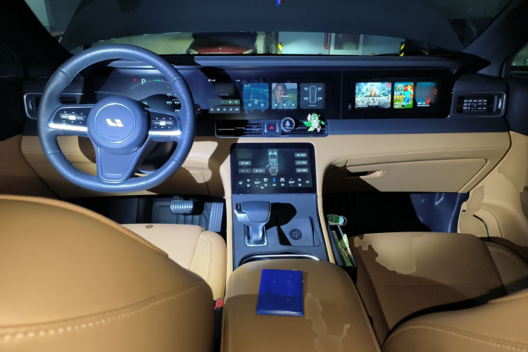 理想汽车 理想ONE 2021款 增程6座版中控内饰12