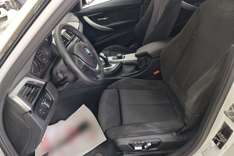 宝马3系 2017款 320i M运动型局部细节19