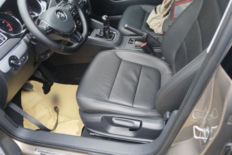 大众 速腾 2018款 1.6L 手动舒适型中控内饰19
