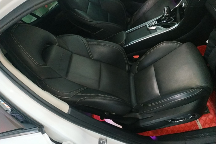 领克01 2019款 2.0T 两驱型Pro版 国V局部细节41