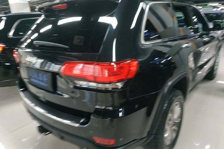 Jeep 大切诺基(进口) 2015款 3.0L 舒享导航版车身外观7