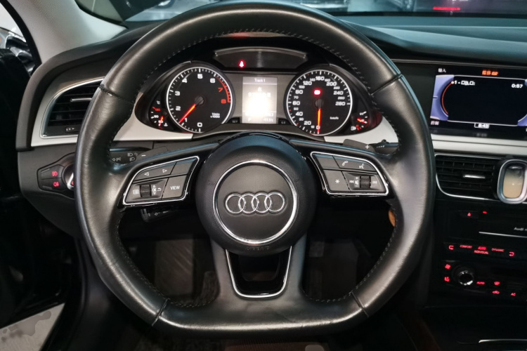 奥迪A4L 2012款 2.0 TFSI 自动运动型局部细节13