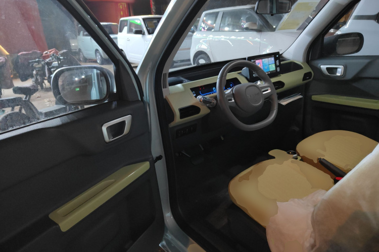 吉利银河 2024款 熊猫mini 200km 耐力熊中控内饰7003