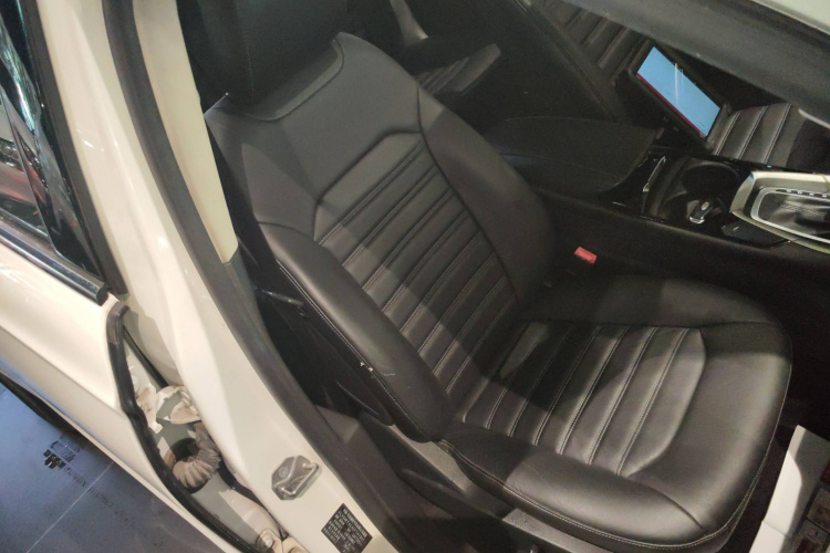 福特 蒙迪欧 2013款 2.0L GTDi200时尚型局部细节41