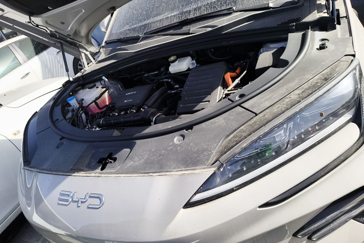 比亚迪 宋PLUS新能源 2025款 DM-i 智驾版 112KM 尊荣型机舱底盘24