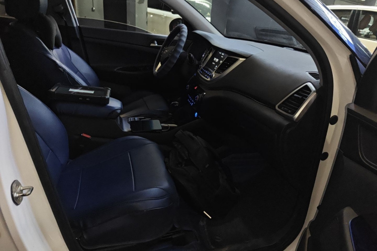 现代 途胜 2018款 1.6T 双离合两驱15周年特别版局部细节41