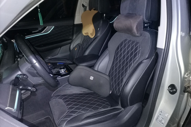 红旗HS5 2019款 2.0T 智联旗享版中控内饰19