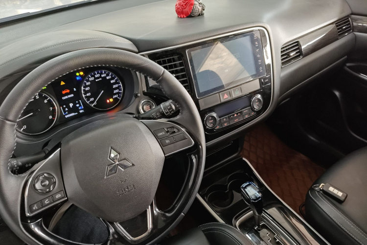 三菱 欧蓝德 2020款 2.0L 两驱畅享版 5座中控内饰12