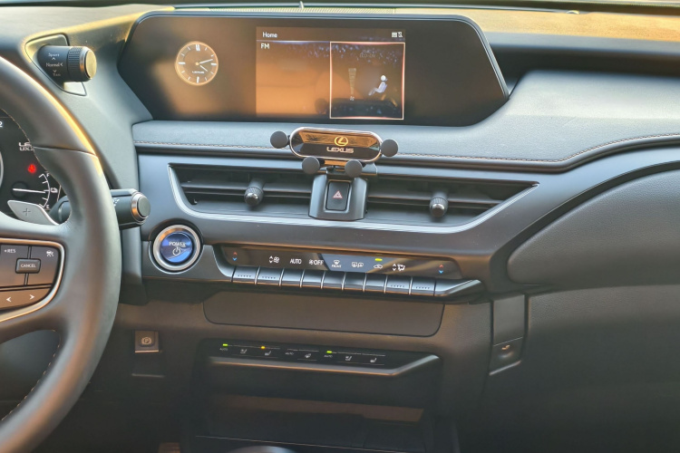 雷克萨斯UX新能源 2020款 300e 纯·悦版中控内饰7008