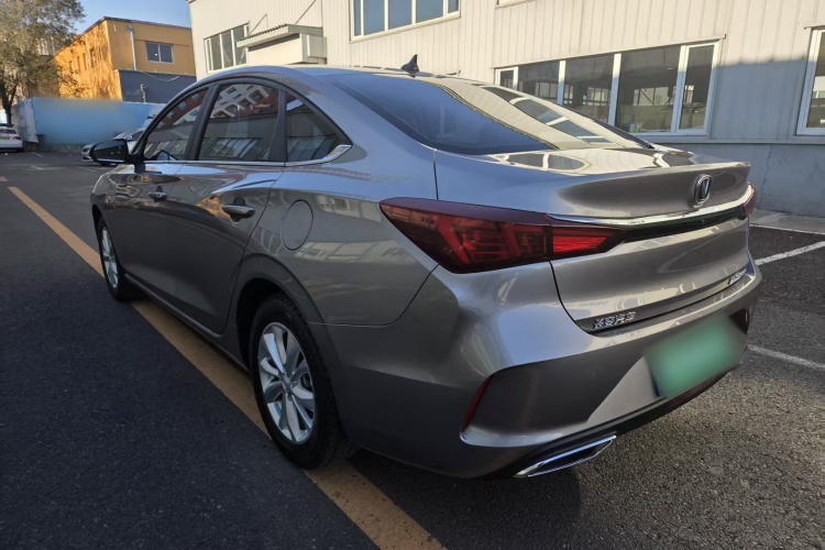 长安 逸动 2021款 PLUS 1.6L GDI 手动精英型车身外观6009