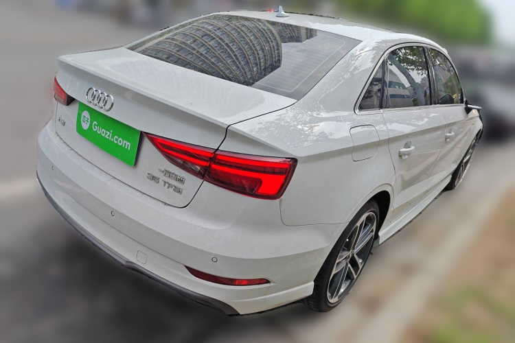 奥迪A3 2018款 30周年年型 Limousine 35 TFSI 运动型车身外观7