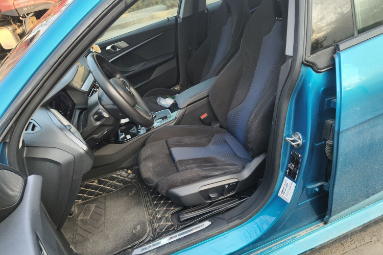 宝马2系(进口) 2021款 225i 四门轿跑车 M运动曜夜套装局部细节19