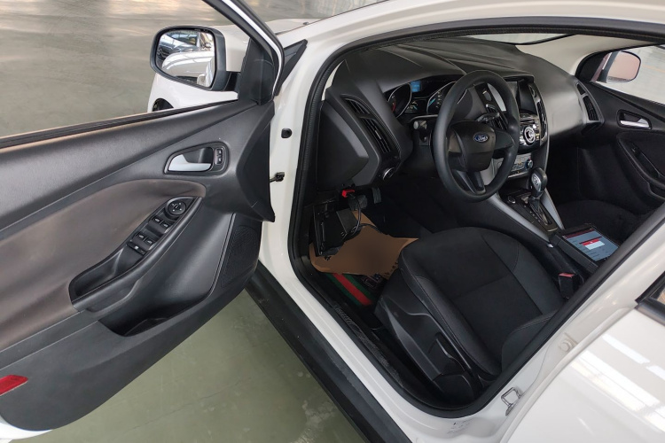 福特 福克斯 2017款 两厢 1.6L 自动舒适型智行版中控内饰20